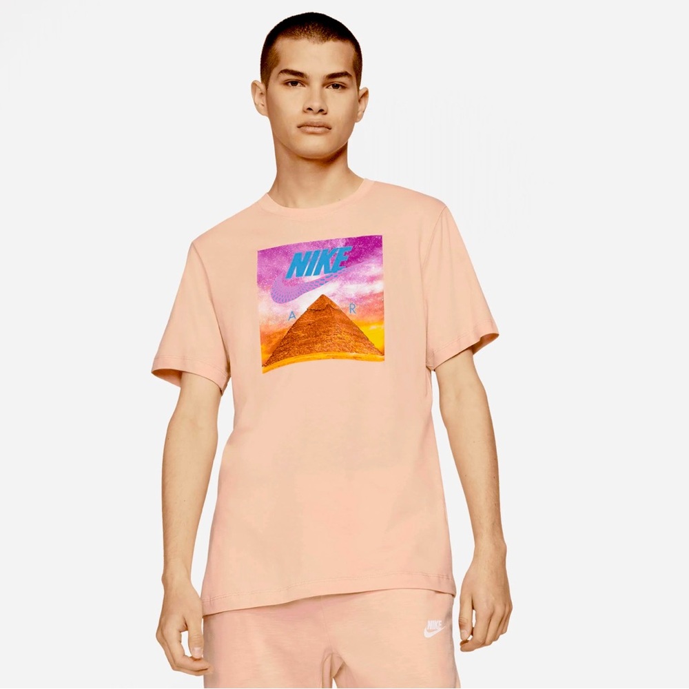 NWT Nike Men’s Graphic Short Sleeve Tee S